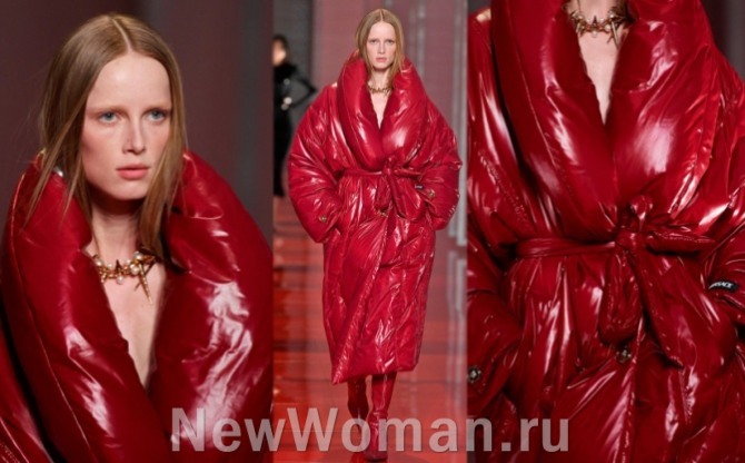 роскошный женский пуховик осень-зима 2023 с миланской недели моды - модель красного цвета, глянцевая с шалевым воротником, в стиле оверсайз