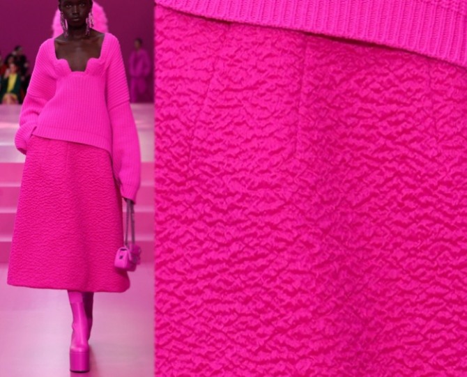 юбка-трапеция миди ярко-розового цвета из шерстяной ткани с выпуклым рисунком