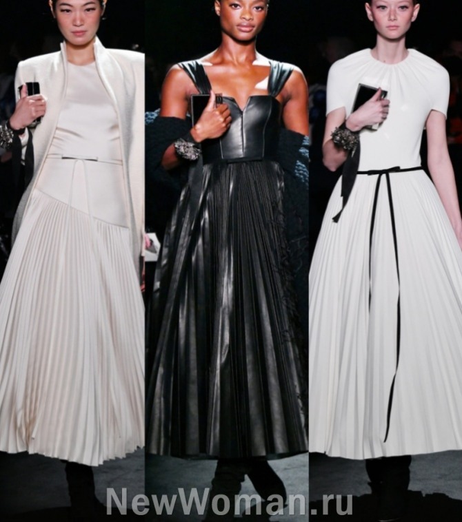  платья с плиссировкой на полотне юбки от Brandon Maxwell (Нью-Йоркская неделя моды) на 2023 год