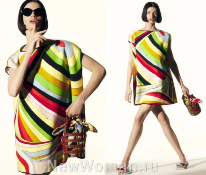 летнее платье 2023 в минималистическом стиле выше колена с разноцветным полосатым очень ярким рисунком (принт райе) - фото из курортной коллекции Emilio Pucci (Италия)