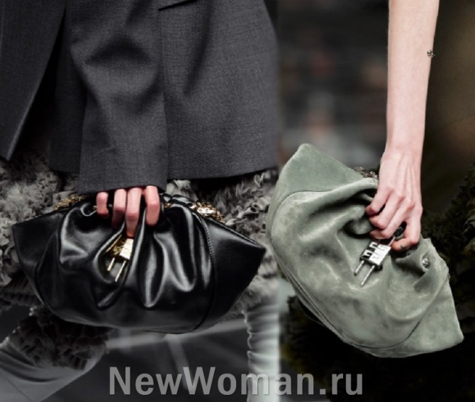 сумка-пельмень из кожи и замши - фото из коллекции 2023 Givenchy (Парижская неделя моды)