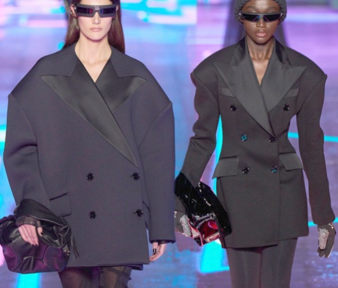 женское пальто-смокинг - оверсайз и приталенное, с атласной отделкой лацканов - фото из коллекции Dolce & Gabbana (Миланская неделя моды)