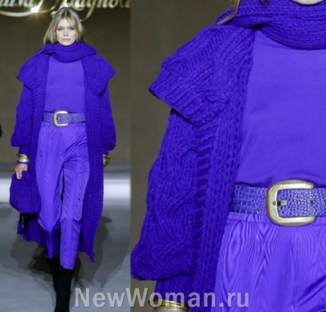 вязаное пальто в составе стильного образа темно-сиреневый тотал-лук - подиум 2023 Luisa Spagnoli (Миланская неделя моды)