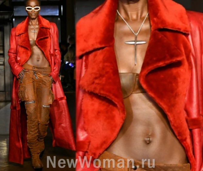 красное кожаное пальто с отделкой из красного меха - тренды пальтовой женской моды 2023 от бренда LaQuan Smith (Нью-Йорк)