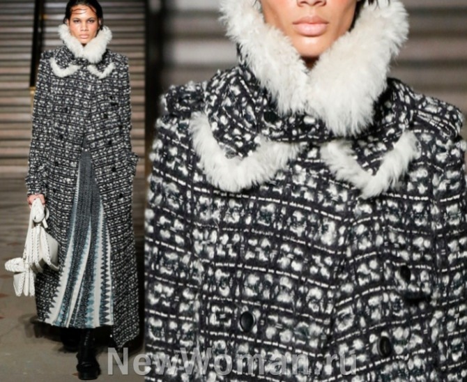 женское демисезонное пальто 2023 года длиною мидакси из принтованного трикотажа со стоячим воротником из овчины - подиум, тренды димисезонной женской моды 2023 - Altuzarra (Нью-Йорк) 