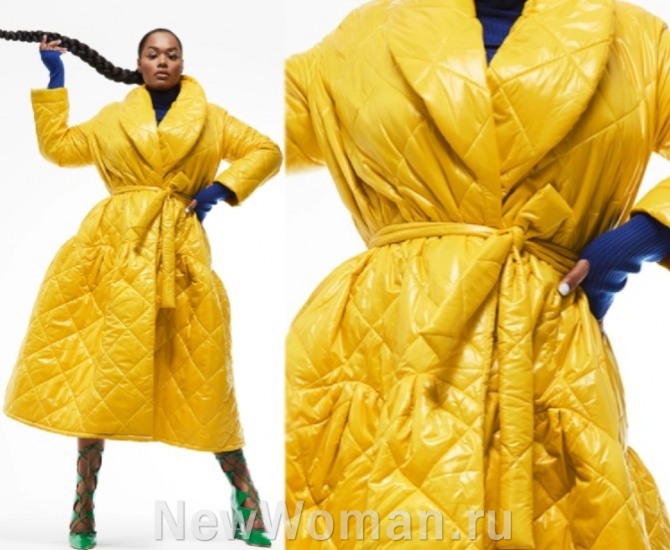 женское демисезонное пальто миди из стеганого нейлона желтого цвета - фото с подиума бренда Marina Rinaldi (Италия)