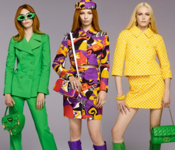 Moschino RESORT 2023, Италия -  Модные костюмы для девушек сезона Весна-лето 2023 года и аксессуары к ним.