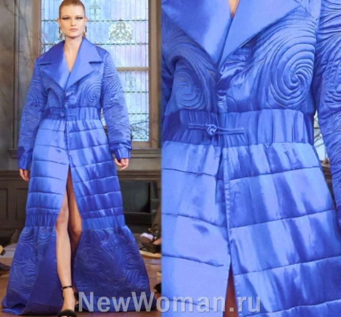 голубое стеганое женское пальто макси - тренды 2023 года от бренда Lisa Von Tang, Нью-Йоркская неделя моды