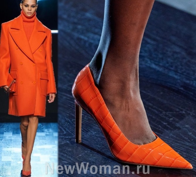 туфли-лодочки мандаринового цвета с принтом кожа рептилий - Michael Kors Collection FALL 2022 READY-TO-WEAR, Неделя моды в Нью-Йорке