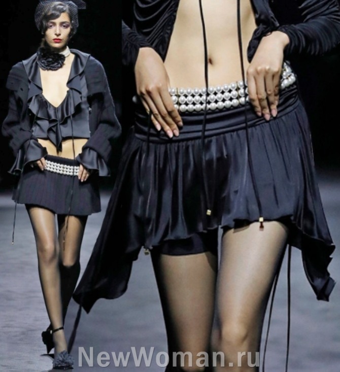 черные юбки мини с поясом из нитей жемчуга - Blumarine RTW Fall 2022, Милан