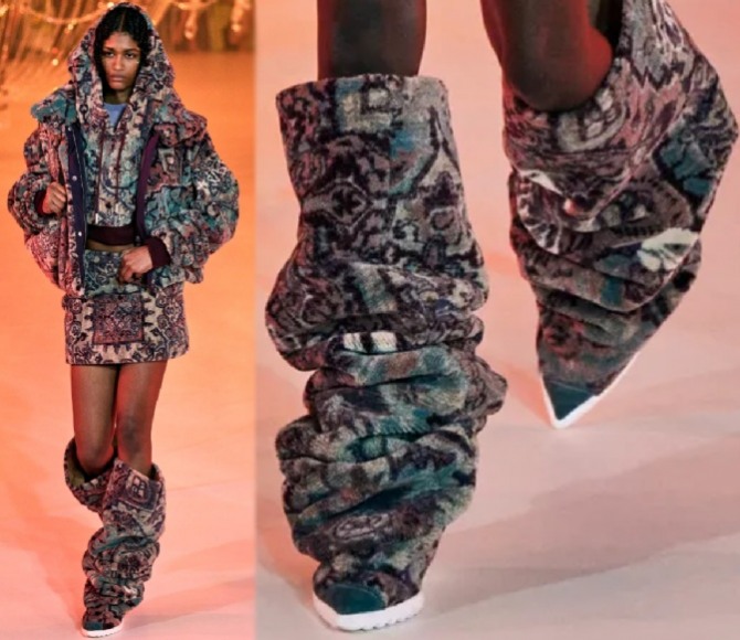 фото зимних тканевых женских сапог с ковровым принтом - тренды в женской одежде, аксессуарах, обуви 2023 года - подиум Isabel Marant (Парижская Неделя моды)