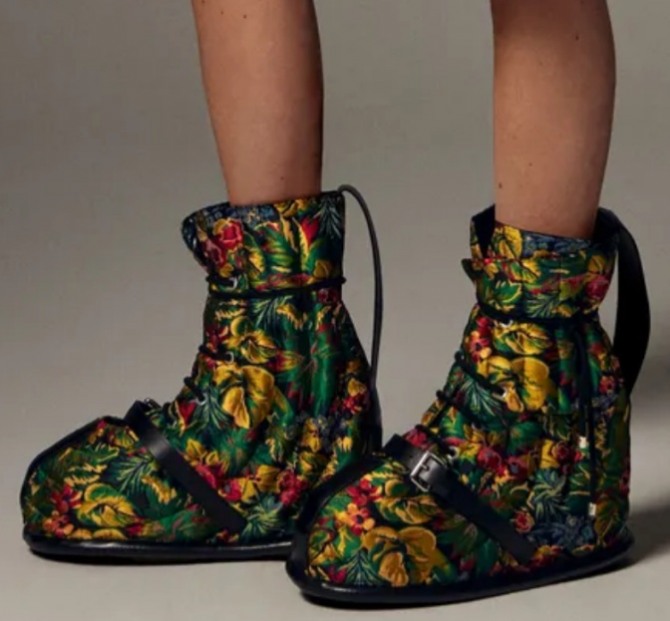 тканевые женские зимние ботинки-луноходы из коллекции на 2023 год Moncler (Италия)