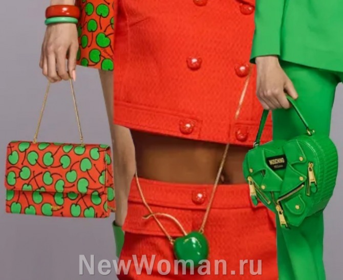 модны летние сумки для девушек на сезон Весна-лето 2023 года от бренда Moschino RESORT 2023, Италия