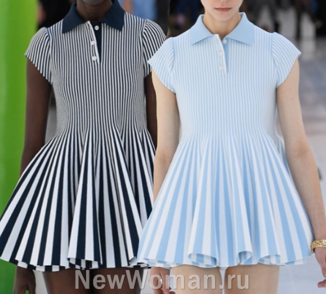 летние платья-поло в черно-белую и бело-голубую вертикальную полоску - молодежная летняя мода 2023 для девушек
