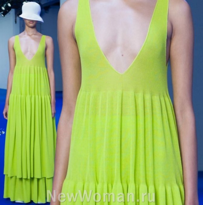 дизайнерское вечернее платье миди без рукавов сезона лето 2023 из тонкого трикотажа фисташкового цвета