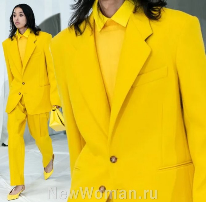 деловая женская мода из Италии. Модный женский деловой брючный костюм желтого цвета от бренда Marni (Италия). Показ женской деловой и повседневной одежды сезона Осень-Зима 2024 в Токио
