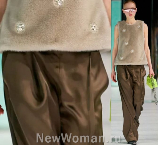 хиты вечерних женских брюк 2024 года - свободная модель с защипами у пояса из жидкого шелка цвета шоколада