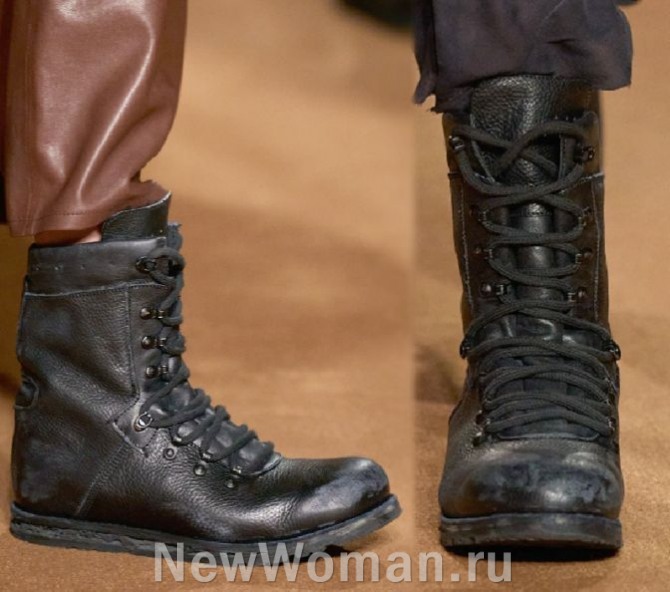 Укороченные модели женских кирзачей-берцев в военном стиле со шнуровкой и крючками для шнурков Coach FALL 2023 READY-TO-WEAR (Неделя моды в Нью-Йорке)