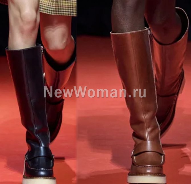 модные женские сапоги 2024 черного и коричневого цвета со светлой подошвой, выступающей за край стопы