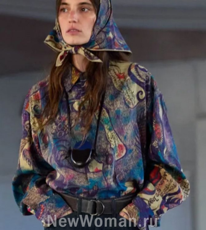 шерстяная зимняя блузка с длинным рукавом с ярким абстрактным принтом "психоделика" - женская мода из Франции на 2024 год
