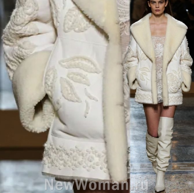женская белая куртка из искусственной овчины с вышивкой, длина - до середины бедра - мода 2024 года из Италии