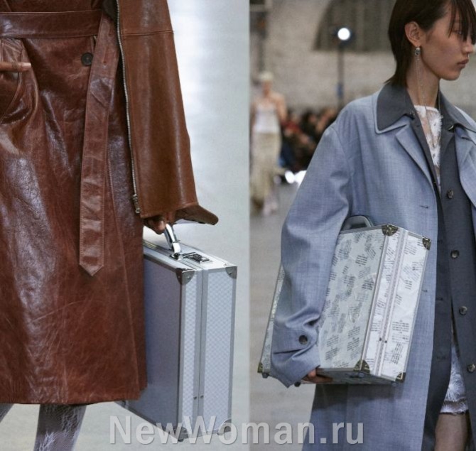 модный тренд 2024 года - женский плащ плюс жесткая сумка-чемодан плоской формы