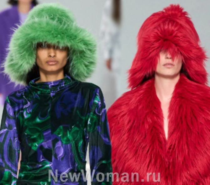 какие женские зимние головные уборы из цветного искусственного меха в тренде - фото с подиума (Миланская Неделя моды)