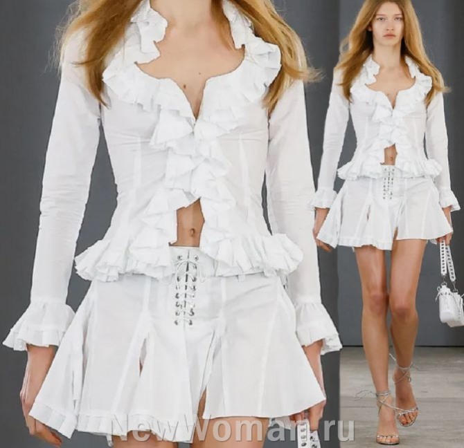 летний белый костюм 2024 года - блузка с оборками и мини-юбка со шнуровкой