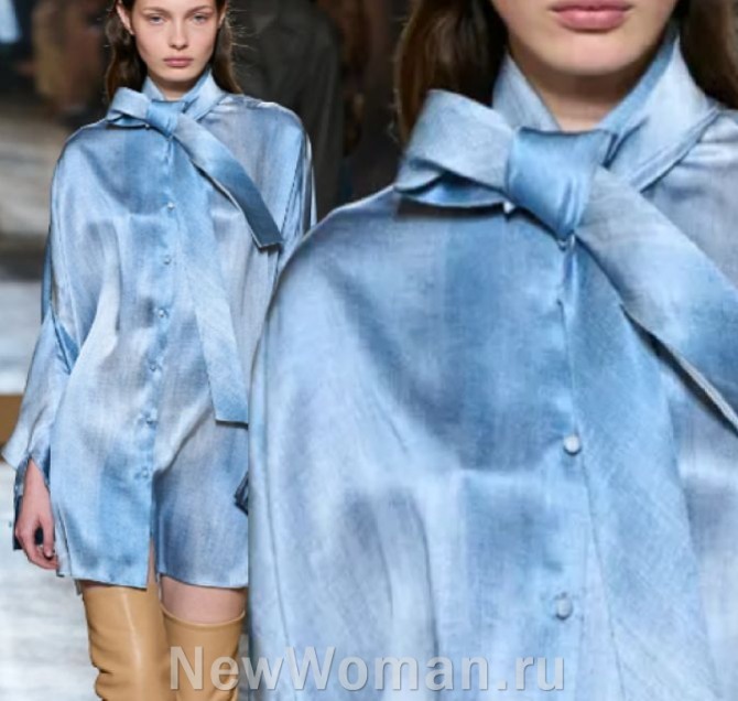 двухслойная блузка-туника или блузка-платье из голубого шелкового бархата в рубашечном стиле со стоячим воротником, завязывающимся на бант- мода из Италии 2024 год