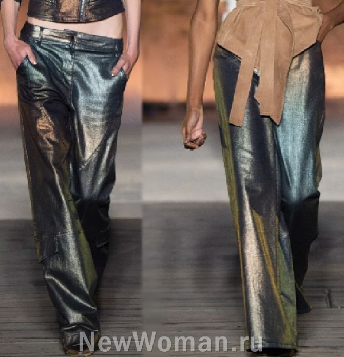 модные юбки 2024 из Италии - низкая посадка, прямой свободный силуэт, металлизированная глянцевая ткань