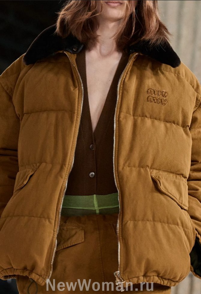 главные тренды в моде на женские куртки 2024 года для девушек и женщин, стеганая женская куртка цвета капучино из плащевки