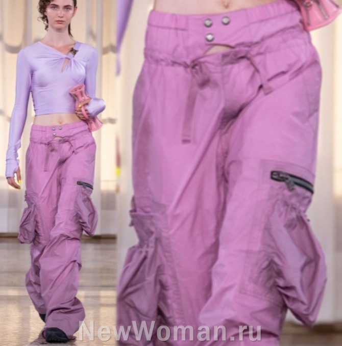 женские брюки карго на кокетке из пыльно-розовой плащевки