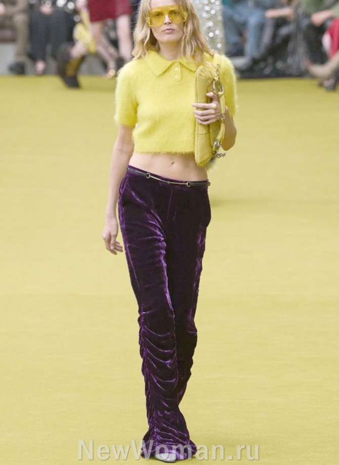 женские брюки из велюра цвета королевский пурпур