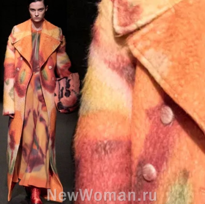 женское весеннее пальто 2024 года с ярким живописным принтом, длинный узкий силуэт, крупные воротник и лацканы