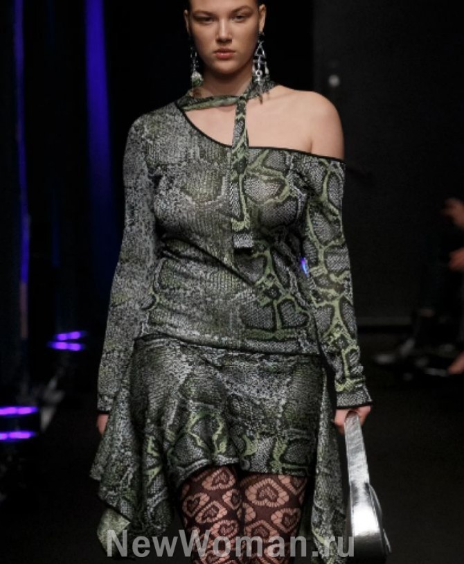трикотажное платье 2024 года для полной женщины с принтом кожа питона
