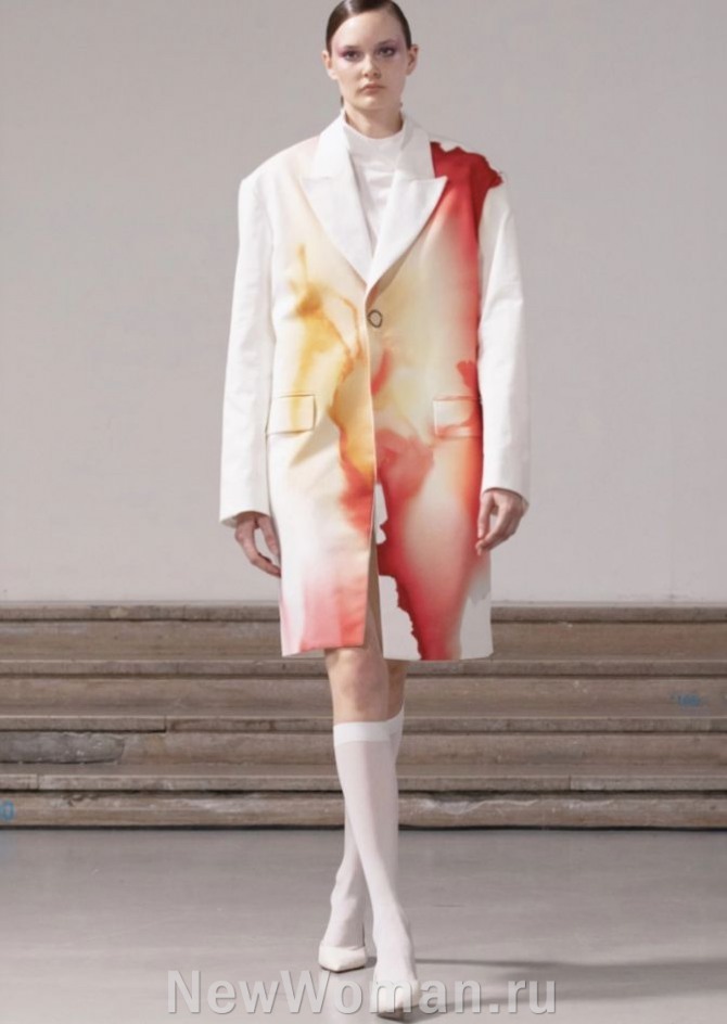 женское белое пальто 2024 длиной до колена, пальто прямого силуэта с широкими плечами