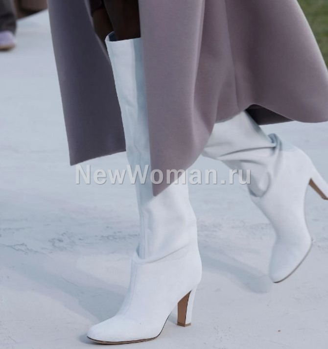 ботильоны-чулки белого цвета, обувные тенденции для девушек и женщин, обувная мода 2024 года