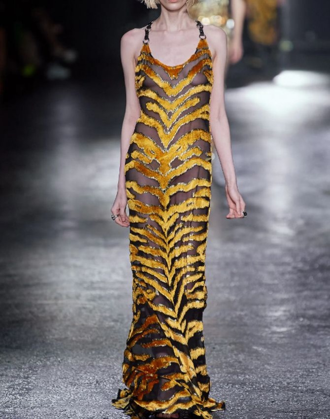 модное новогоднее платье 2024 с тигриным принтом