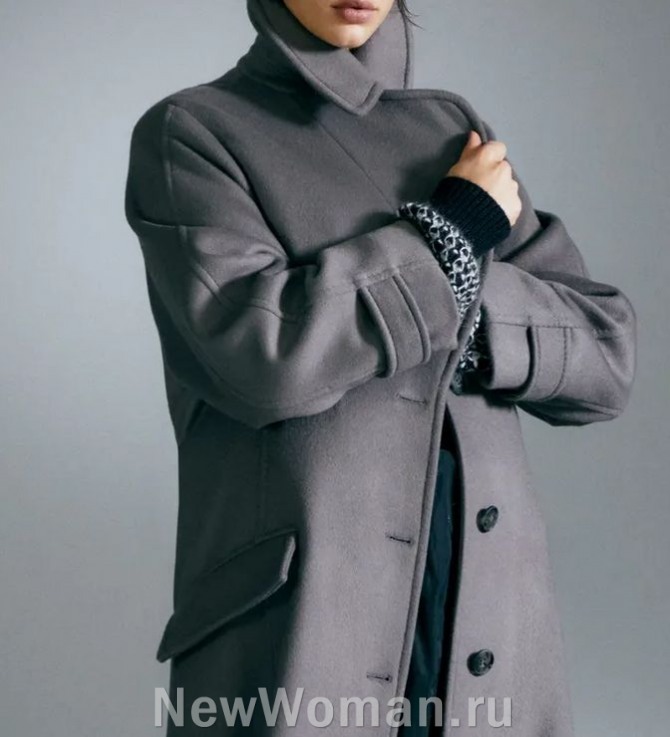  женское габардиновое пальто серого цвета с патами на рукавах