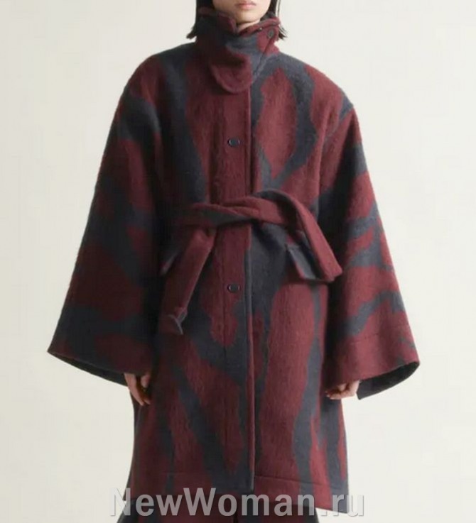шерстяное женское демисезонное бордовое пальто с широкими рукавами