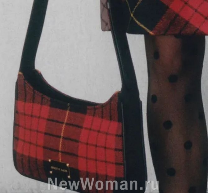 черная кожаная женская сумка с тканевой вставкой с клетчатым красно-черно-бордовым принтом