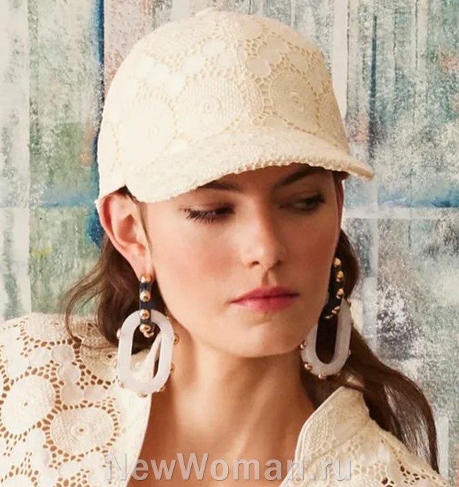  женская летняя кепка из ткани шитье нежно-кремового цвета