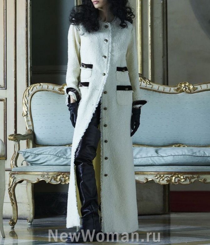  Женское пальто макси из белого буклированного твида, белое пальто макси с черной кожаной отделкой