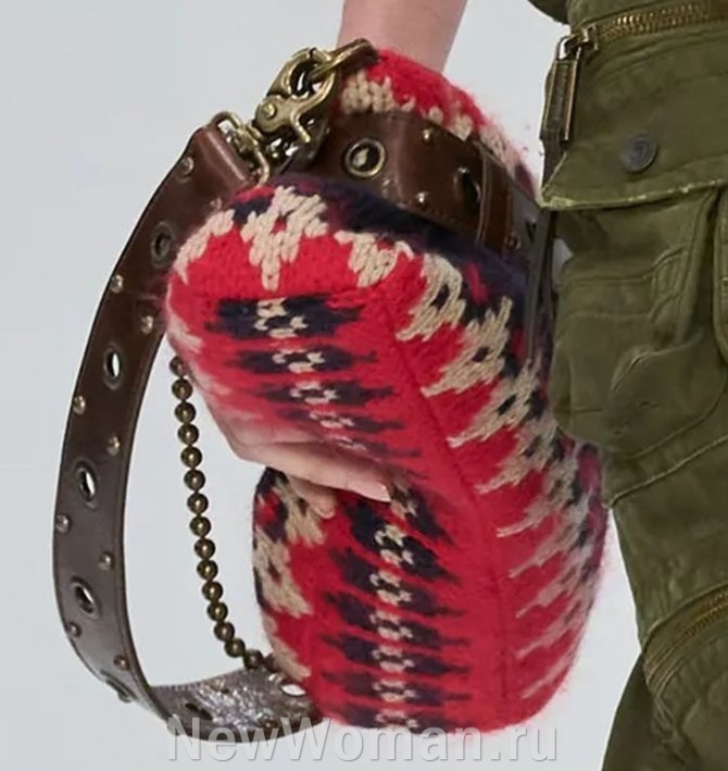 вязаная красная зимняя женская сумка-торба с широкими кожаными ремнями - брендDsquared2, Menswear Fall/Winter 2024-2025, Milan