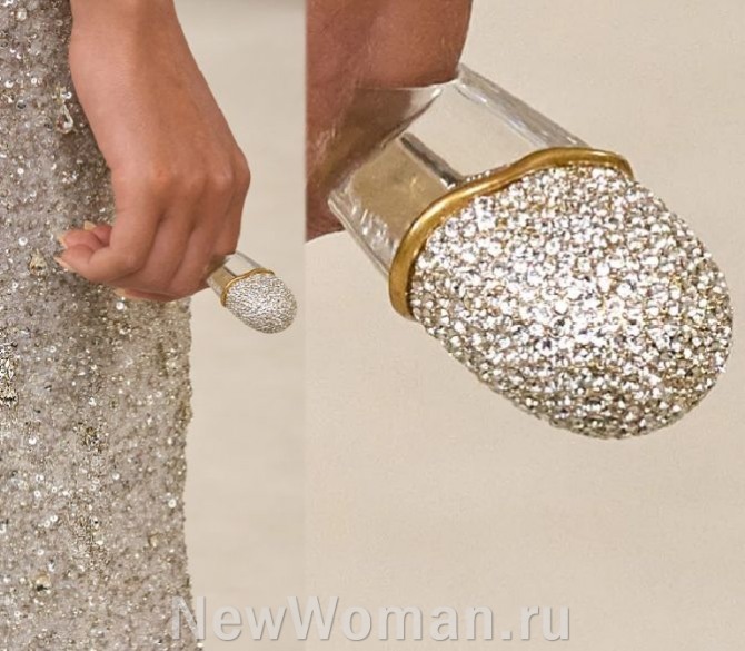 кольцо со стразами в форме губной помады от бренда Schiaparelli, Spring 2024 Couture, Париж