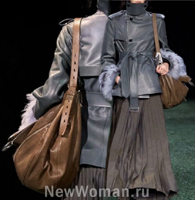 женская сумка-торба из кожи на широком плечевом ремне