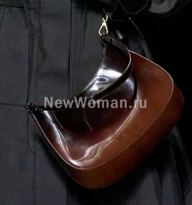 женская сумка из искусственной лакированной кожи с градиентом
